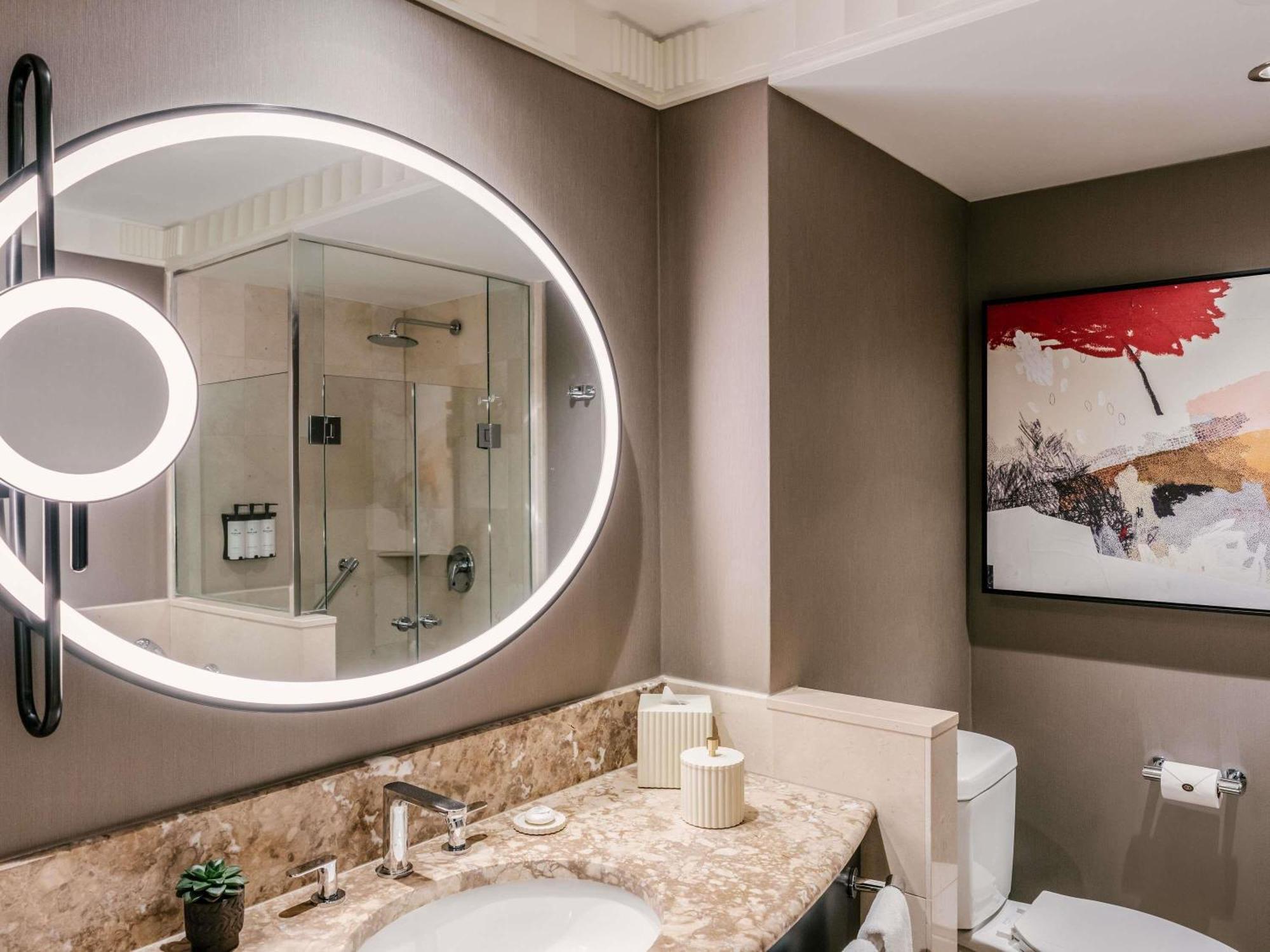 Grand Terrace with Chrysler View 1 King Bedroom Suite with Bathroom & Powder Room on 24th floor,1730007272:JPEG